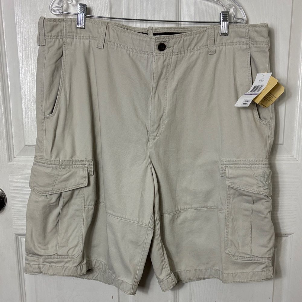 NEW Timberland Cargo shorts stone size 38 100% Cotton roomy pockets